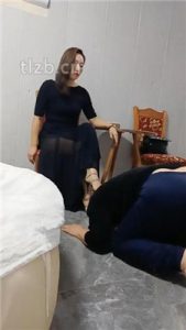 【冷御女王】拖鞋抽耳光-浓痰赏赐_绳艺资源网